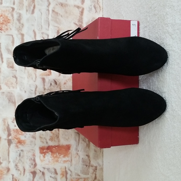 New Vaneli Jeroen Suede Fringe Booties - Picture 7 of 14